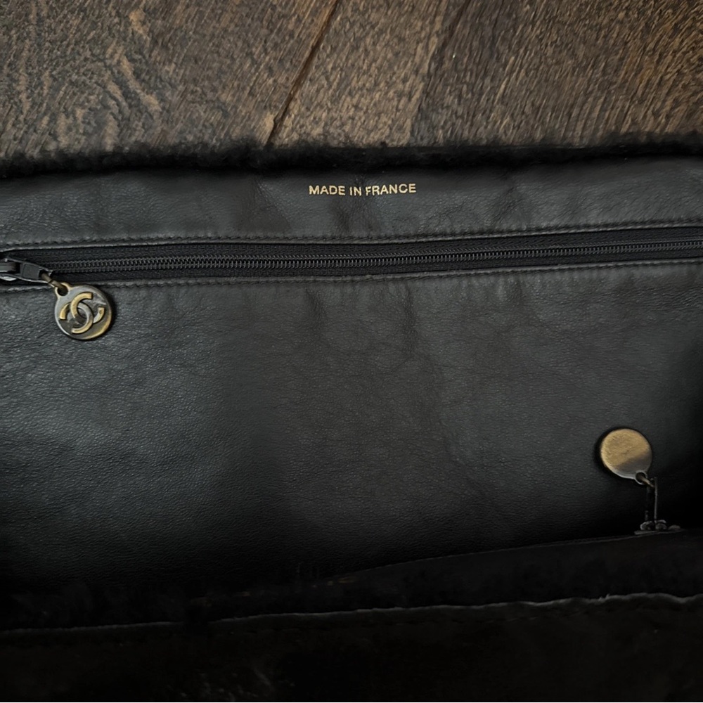 CHANEL Mouton Logo Handle Suede & Shearling Black Tote Bag - Picture 10 of 14